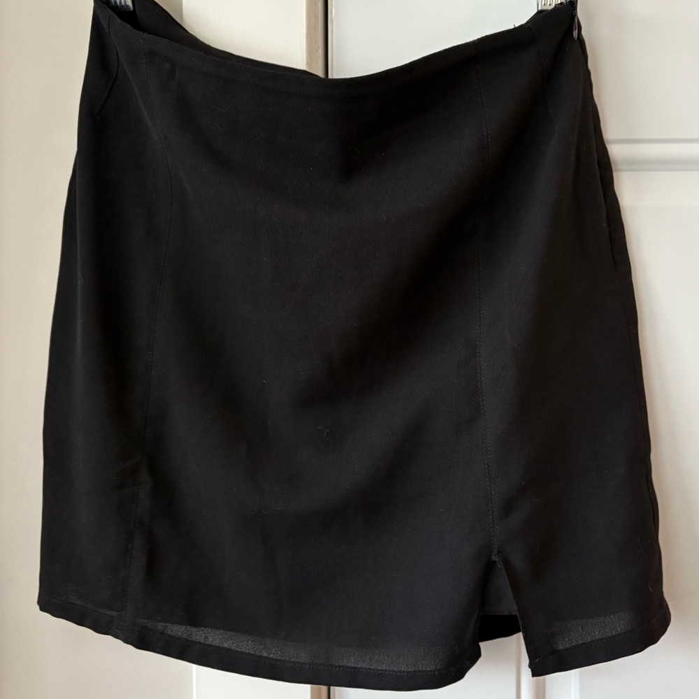Black mini skirt w/ slit